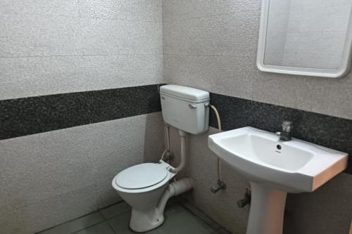 1547rajmahal-comforts-standard-room-2