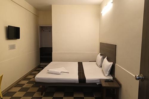 rajmahal-comforts-standard-room-1