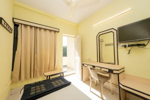 standard-single-room-2-hotel-prashanth